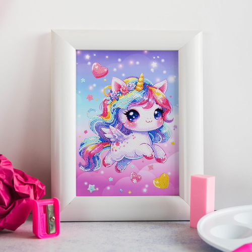 NICE - DIAMANTINY KAWAAII UNICORN CON ALI E CORONA DI FIORI